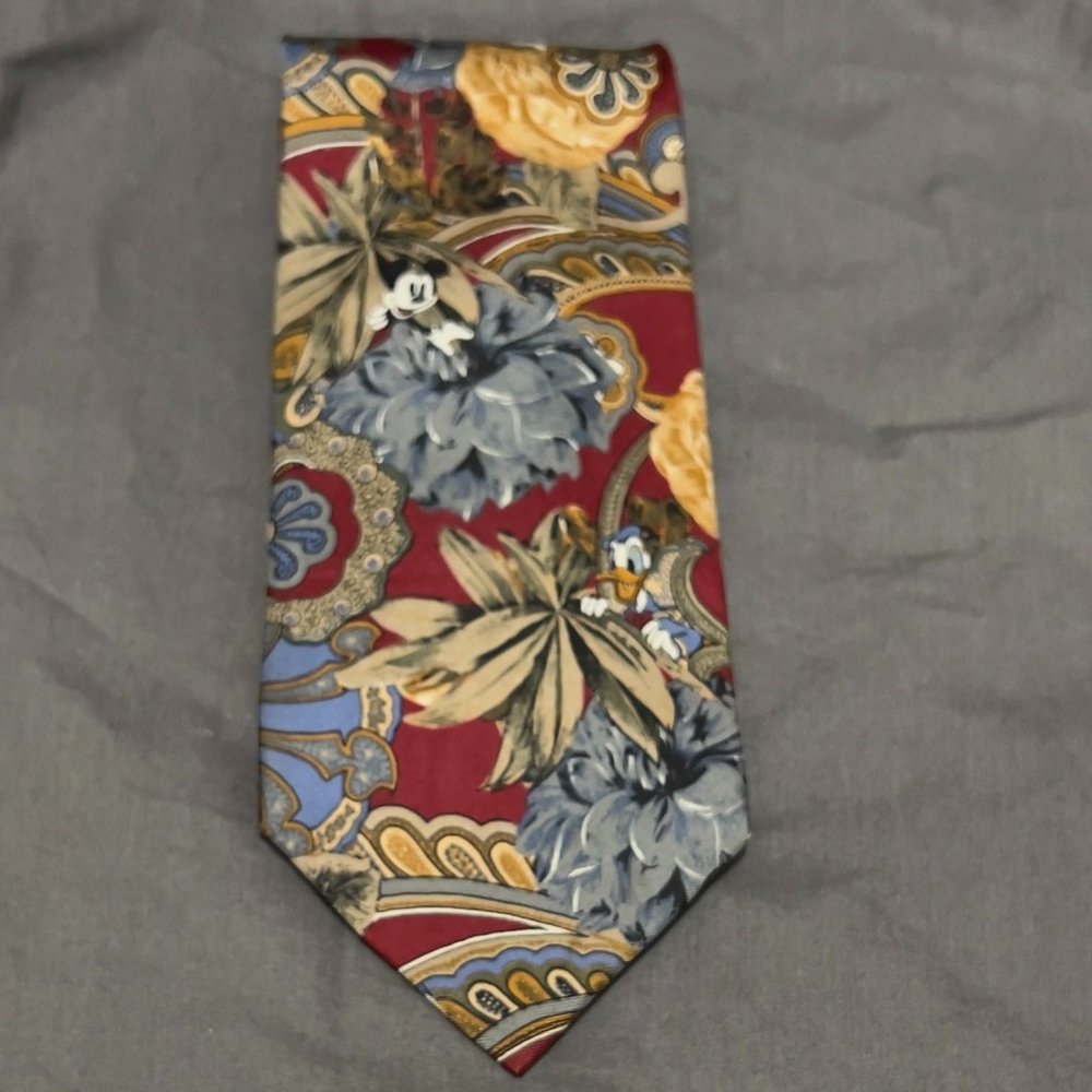 Vintage The Disney Store Men's Mickey Mouse & Daffy Duck Floral Tie